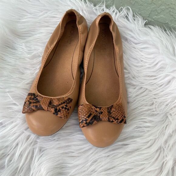 Vionic Women's Ballet Flats Size 9 Tan Snake Print Bow Detail Casual - Picture 2 of 10